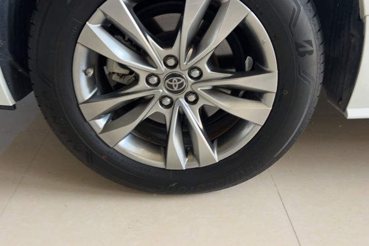 Used Toyota SIENNA 2024 2.5L Hybrid Comfort Edition Right Rear Wheel Hub