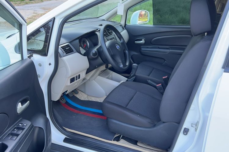 Used Venucia R50 2015 1.6L Manual Fashion Edition
