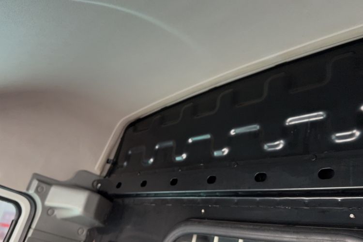 Used Iveco Daily 2017 2.8T V35 Box Truck 3 Seats 43S5
