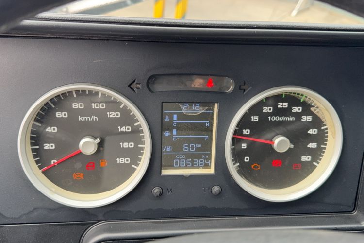 Used Iveco Daily 2017 2.8T V35 Box Truck 3 Seats 43S5
