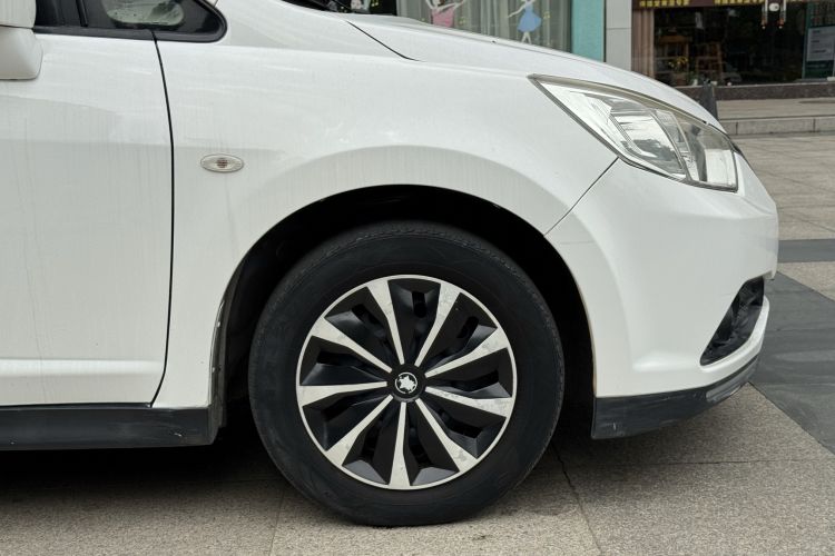 Used Venucia R50 2015 1.6L Automatic Fashion Edition
