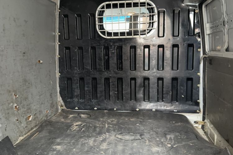 Used Iveco Daily 2017 2.8T V35 Box Truck 3 Seats 43S5
