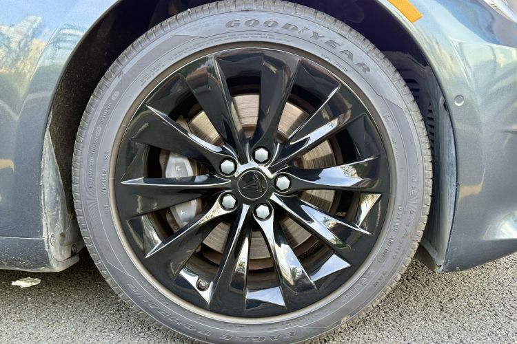 Used Tesla Model S 2019 Long-Range Version
