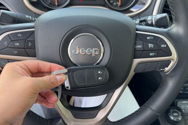 Used Jeep Cherokee 2016 2.4L Professional Edition