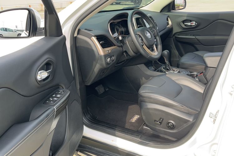 Used Jeep Cherokee 2016 2.4L Leading Smart Version