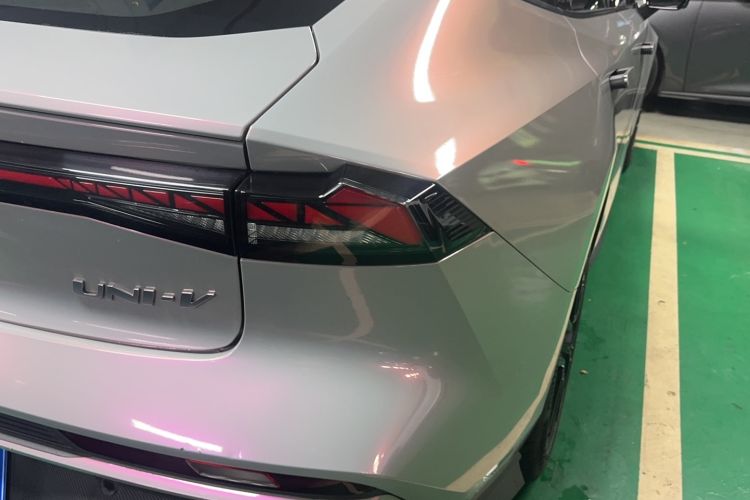 Used CHANGAN UNI-V 2024 1.5T Smart Navigation Version Right Rear Taillight