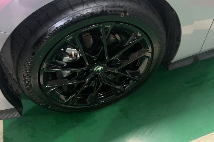 Used CHANGAN UNI-V 2024 1.5T Smart Navigation Version Right Rear Wheel Hub