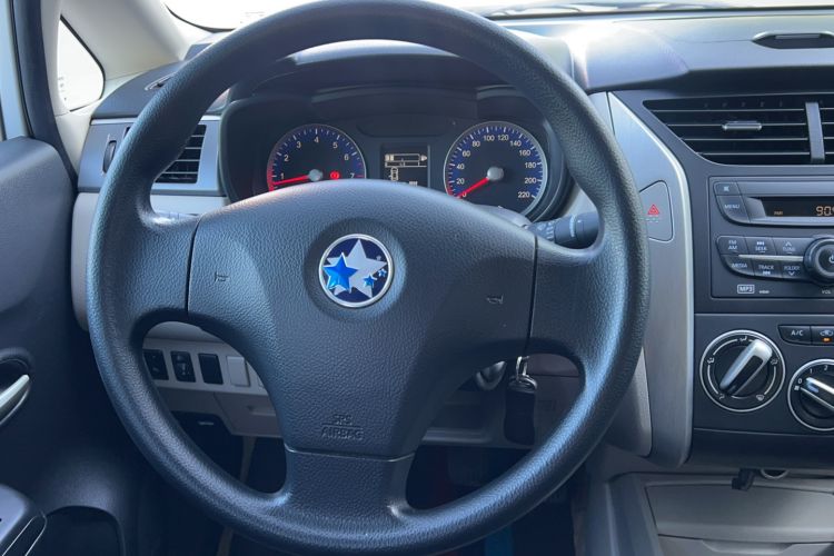 Used Venucia R50 2015 1.6L Manual Fashion Edition
