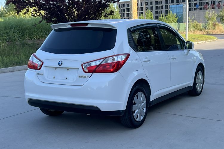 Used Venucia R50 2015 1.6L Manual Fashion Edition
