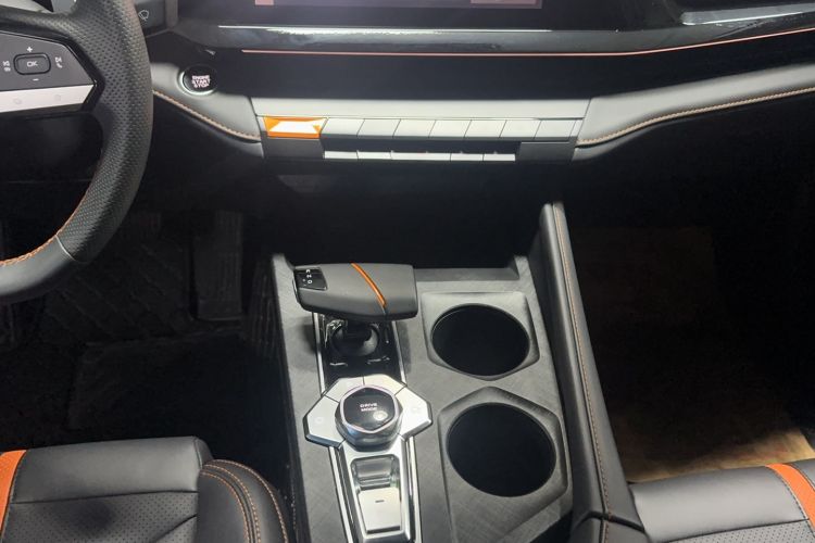 Used CHANGAN UNI-V 2024 1.5T Smart Navigation Version Gear Lever