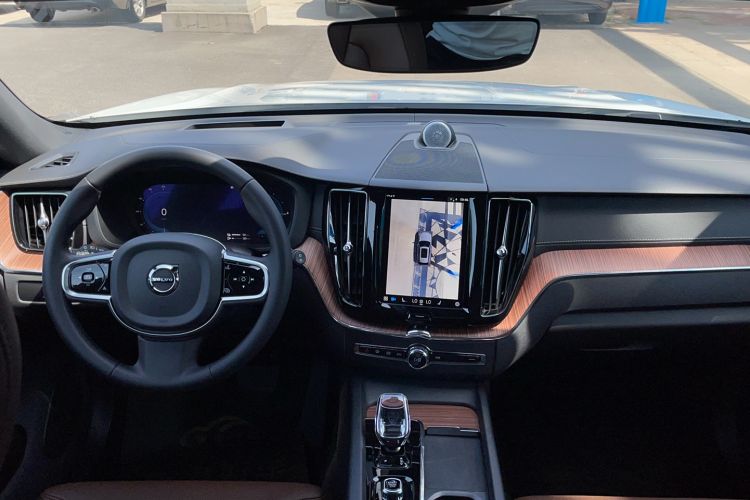 Used Volvo XC60 New Energy 2024 T8 Plug-in Hybrid Long-Range All-Wheel Drive Smart Luxury Edition
