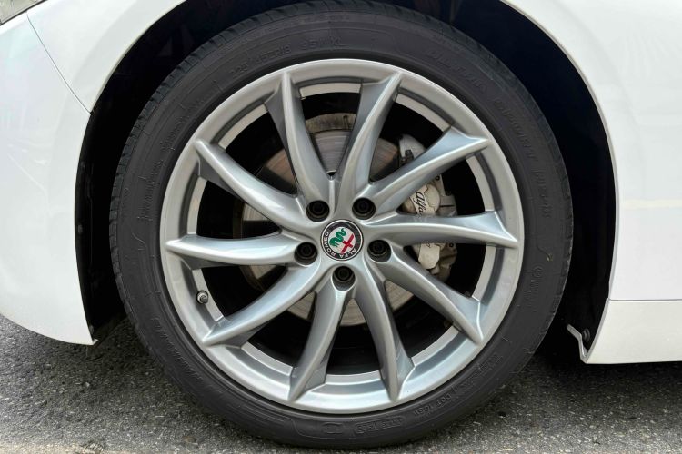 Used Alfa Romeo Giulia 2017 2.0T 200HP Luxury Edition
