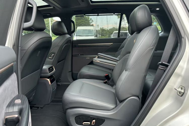 Used Dongfeng eπ eπ008 2024 210Max Range-Extended Version 6 Seats
