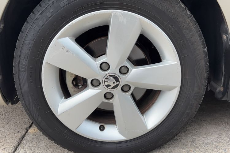 Used Skoda Rapid 2015 1.6L Automatic Smart Selection Model
