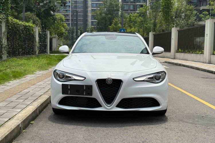 Used Alfa Romeo Giulia 2017 2.0T 200HP Luxury Edition
