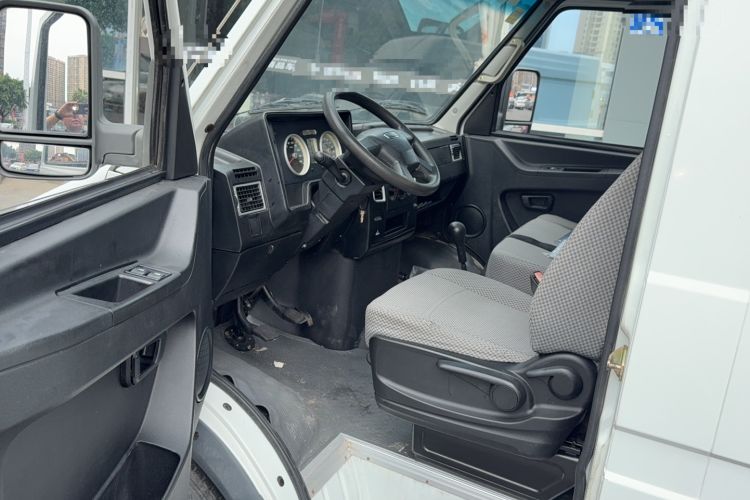 Used Iveco Daily 2017 2.8T V35 Box Truck 3 Seats 43S5
