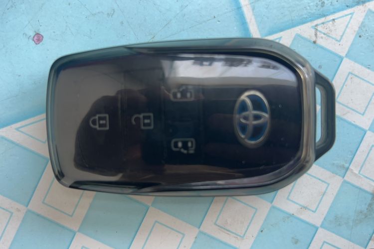 Used Toyota SIENNA 2024 2.5L Hybrid Comfort Edition Vehicle Key