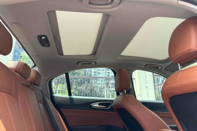 Used Alfa Romeo Giulia 2017 2.0T 200HP Luxury Edition
