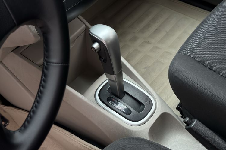 Used Venucia R50 2015 1.6L Automatic Fashion Edition
