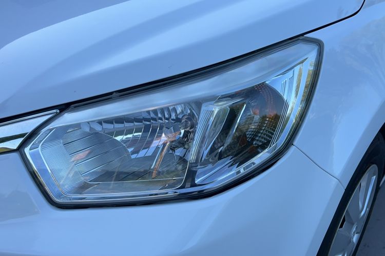 Used Venucia R50 2015 1.6L Manual Fashion Edition
