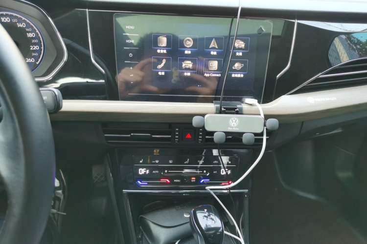 Used Volkswagen Passat New Energy 2020 430 PHEV Hybrid Luxury Edition China VI Standard Audio And AC Panel