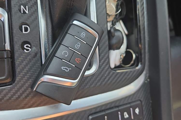 Used GAC Trumpchi GS8 2017 320T Two-Wheel Drive Luxury Smart Connectivity Version (7 Seats)