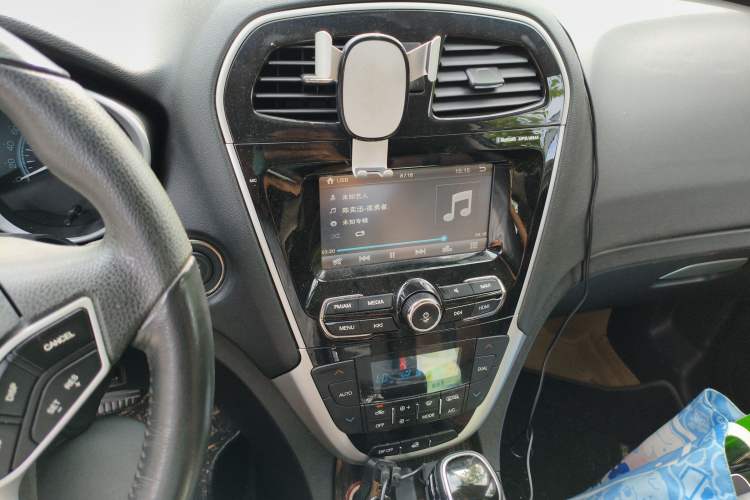 Used GAC Trumpchi GS5 Super 2015 1.8T Automatic Two-Wheel Drive Elite Edition
