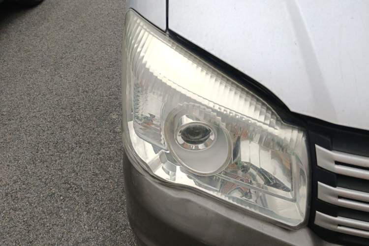 Used FORTHING Lingzhi 2017 Restyled M3L 1.6L 7-Seater Comfort Version Right Front Headlight