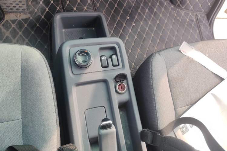 Used Wuling Yangguang 2024 300km Comfort Version with Sealed Windows 60kW