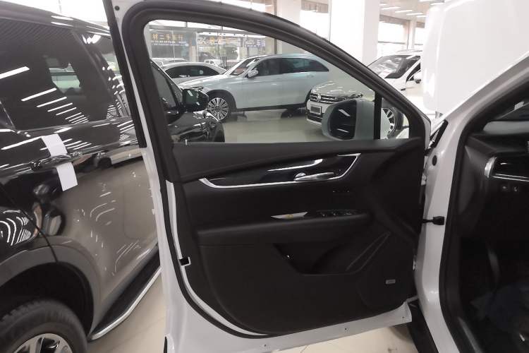 Used Cadillac XT5 2021 28T Luxury Model