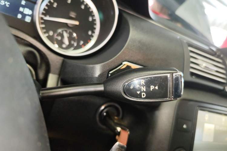 Used Mercedes-Benz R-Class 2017 R 320 4MATIC Business Edition Prestige Model Gear Lever