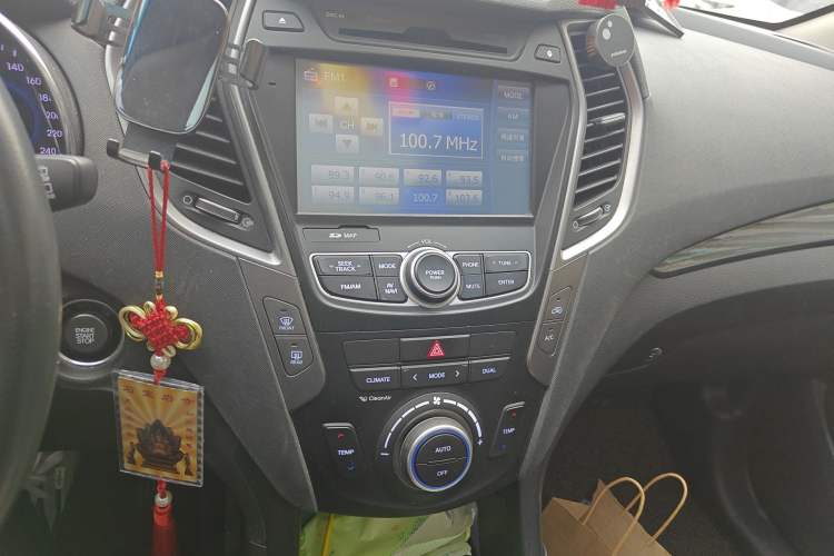 Used Hyundai Santa Fe 2015 2.4L Automatic Two-Wheel Drive Smart Version 5 Seats
