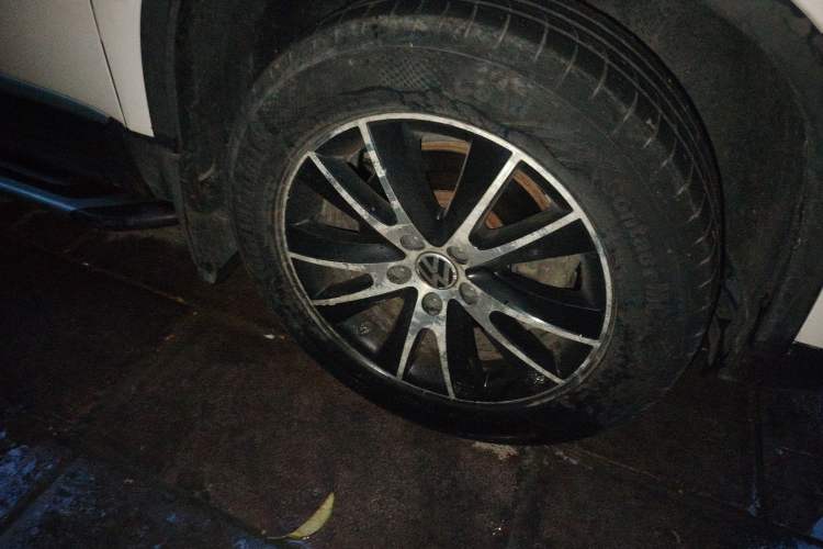 Used Volkswagen Tiguan 2013 1.8TSI Automatic Two-Wheel Drive Luxury Model Right Front Wheel Hub