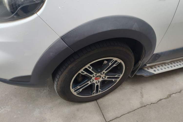 Used FORTHING Joyear X5 2013 1.6L Manual Luxury Model China IV Standard