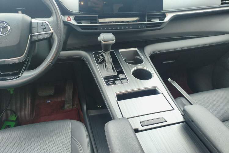 Used Toyota Sienna 2021 2.5L Hybrid Premium Edition