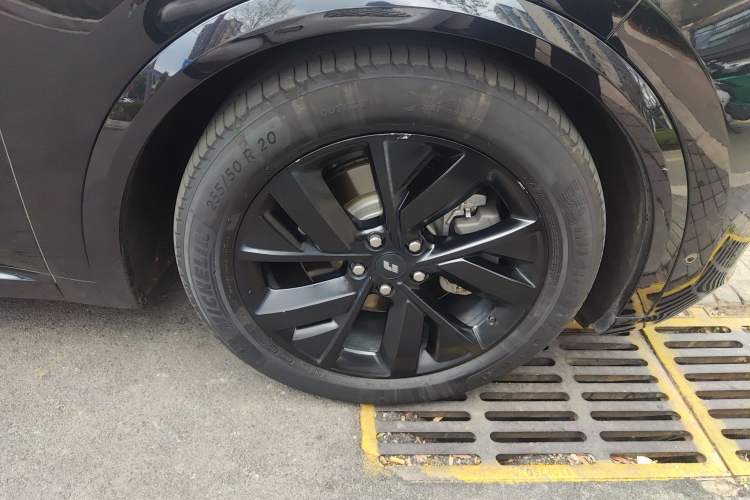 Used Li Auto L8 2023 Pro Model Exterior 7