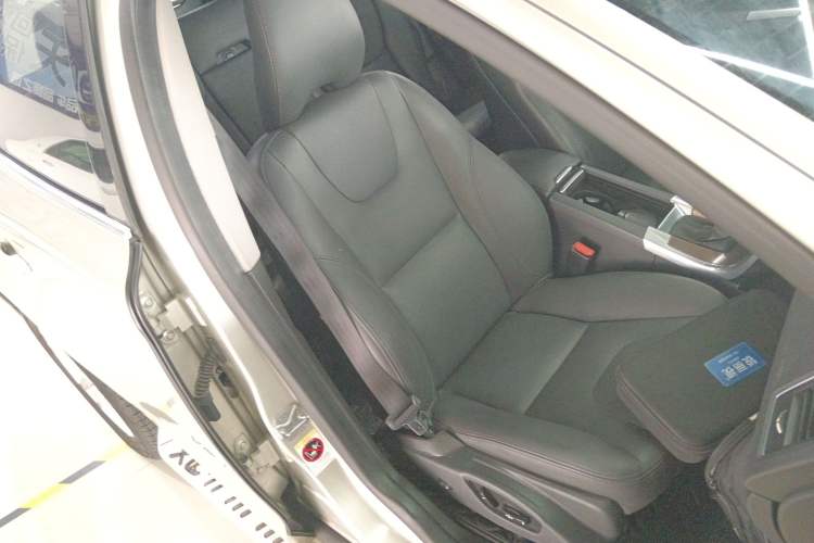 Used Volvo XC60 2017 T5 AWD Smart Upgrade Model Right Front Seat