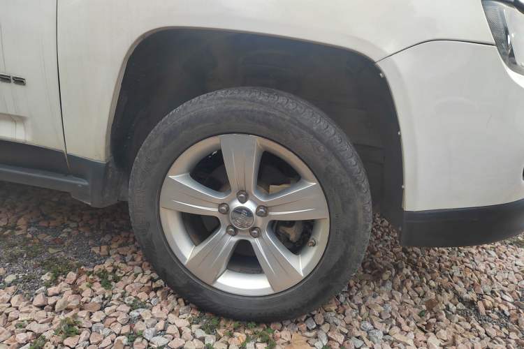 Used Jeep Compass 2015 2.0L two-wheel drive sport version