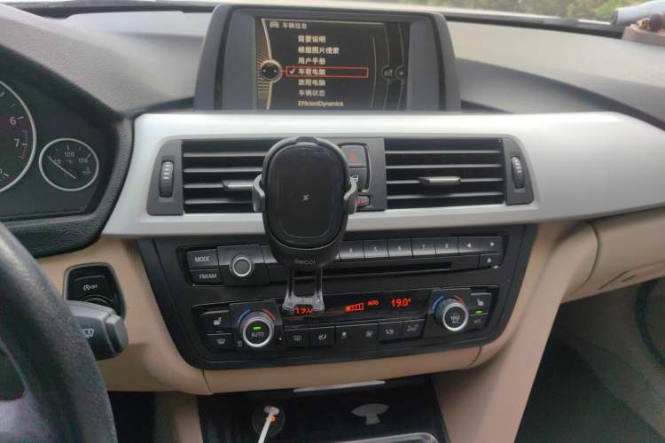 Used BMW 3 Series 2013 320i Sport Edition Audio And AC Panel