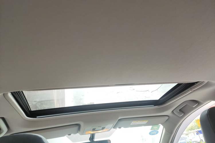 Used Toyota RAV4 2019 2.0L CVT Two-Wheel Drive Fashion X Limited Edition China VI Standard Headliner