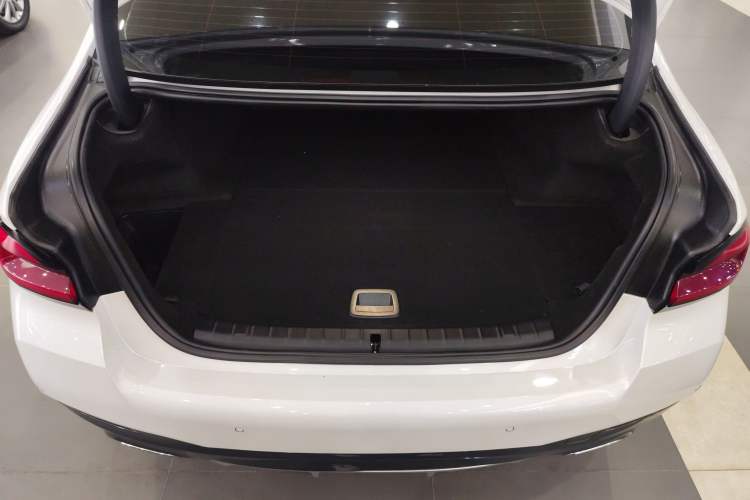 Used BMW 5 Series New Energy 2022 535Le M Sport Package Trunk