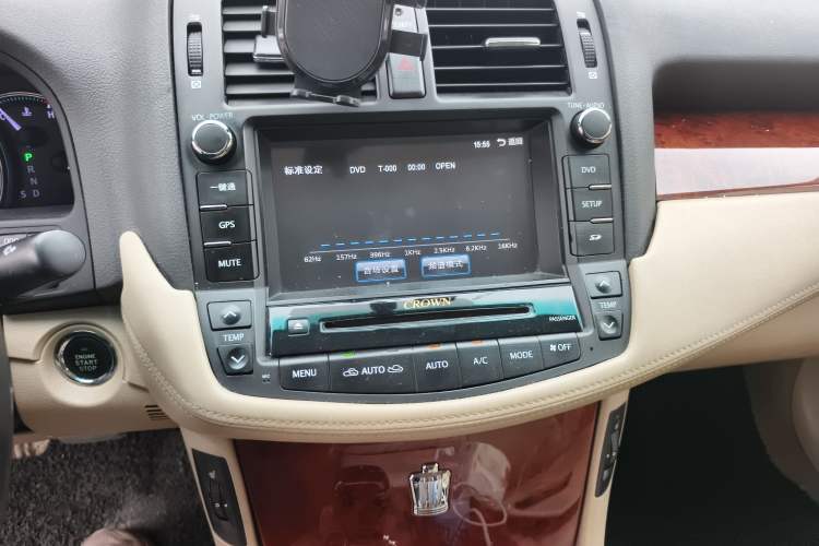 Used Toyota Crown 2012 2.5L Royal Leather Edition Audio And AC Panel