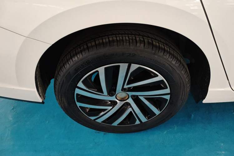 Used Volkswagen Lavida 2024 300TSI DSG Starry Sky Leading Edition Right Rear Wheel Hub