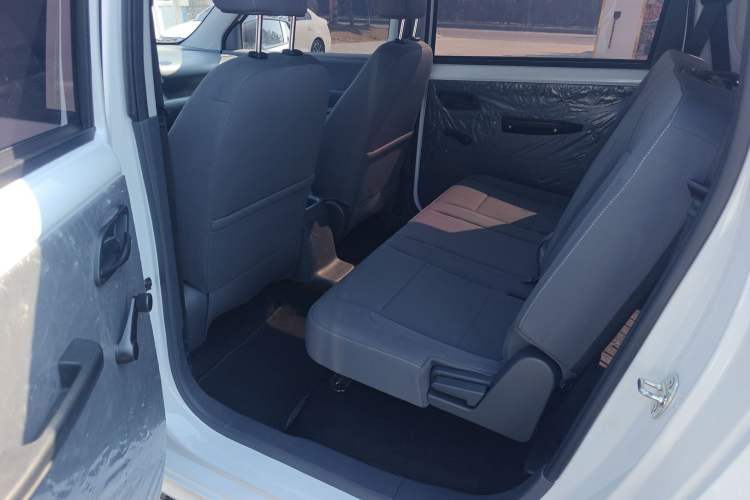 Used Wuling Hongguang New Energy 2024 All-Electric Model 300KM Practical Version