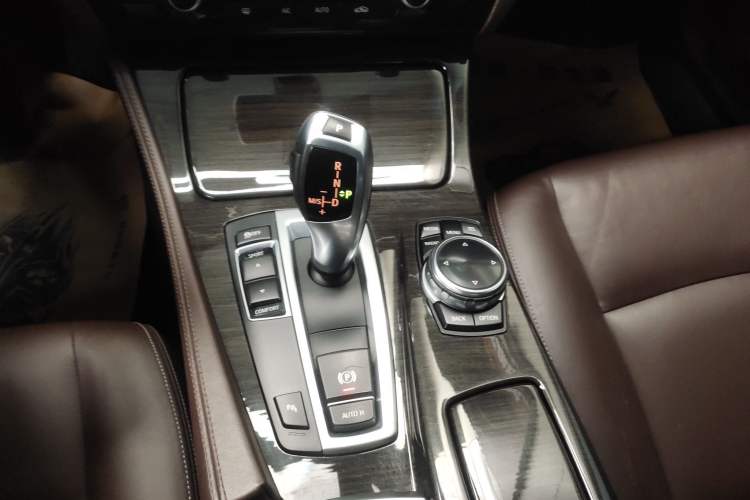 Used BMW 5 Series 2014 525Li Luxury Design Package
