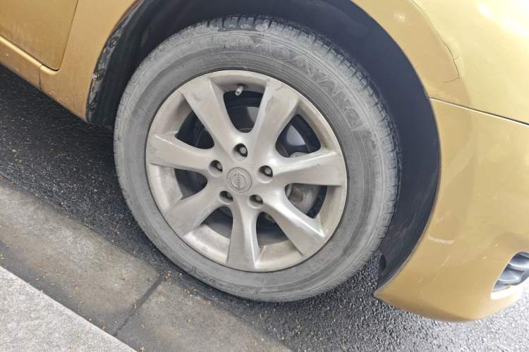 Used Nissan Tiida 2011 1.6L CVT Smart Version Right Front Wheel Hub