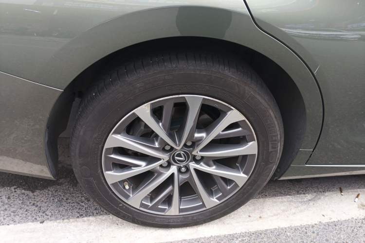 Used Lexus ES 2022 260 Excellence Edition Right Rear Wheel Hub