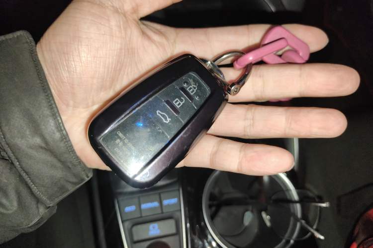 Used Toyota Camry 2019 2.0S FENGSHANG Version China VI Standard
