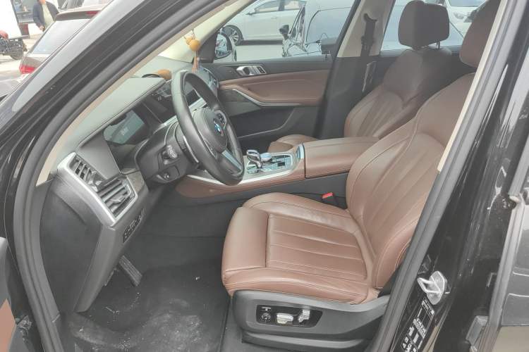 Used BMW X5 2019 xDrive40i Luxury Model with M Sport Package