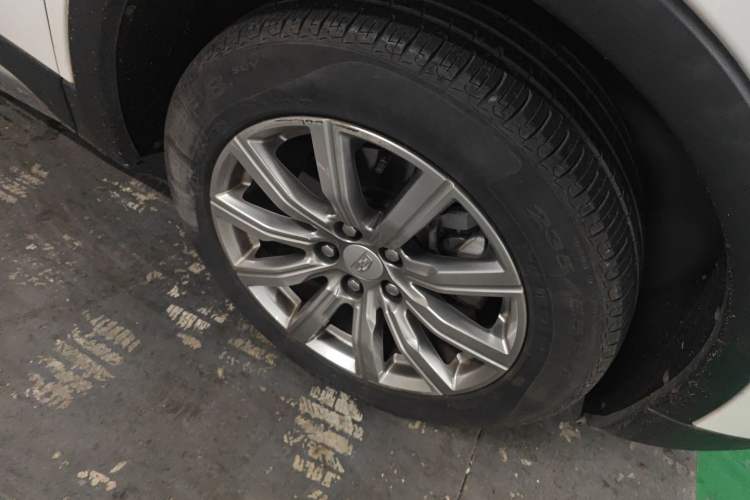 Used Cadillac XT4 2018 28T Two-Wheel Drive Leading Version Right Front Wheel Hub